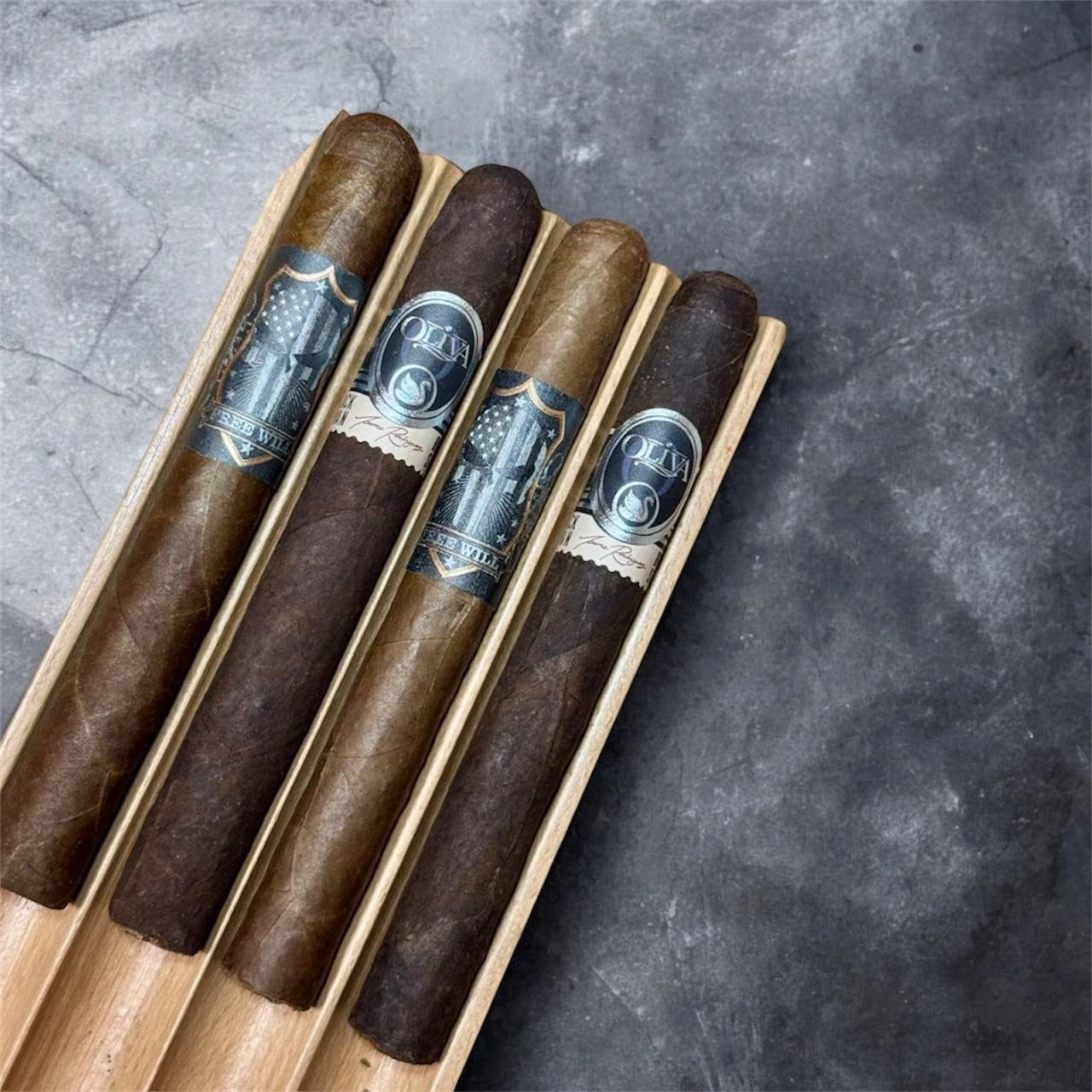 Sampler Oliva Black Swan & Free Will